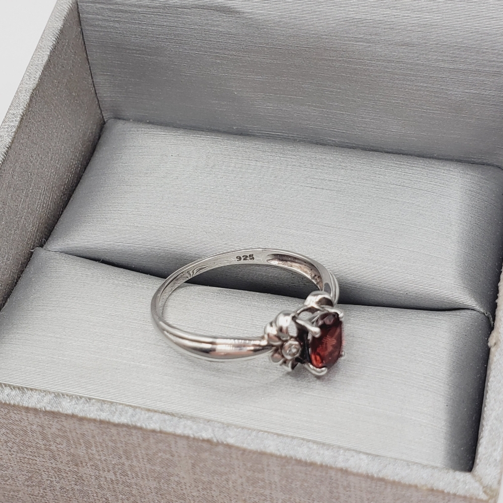 Genuine Oval Garnet & White Topaz 925 Sterling Silver Ring - Picture 5 of 7